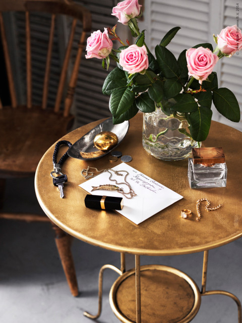 Lindved asztal arany színűre festve